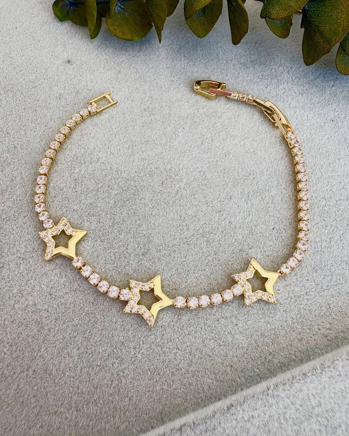 Celeste Star Bracelet – Gold-Plated Elegance with Dazzling Crystals