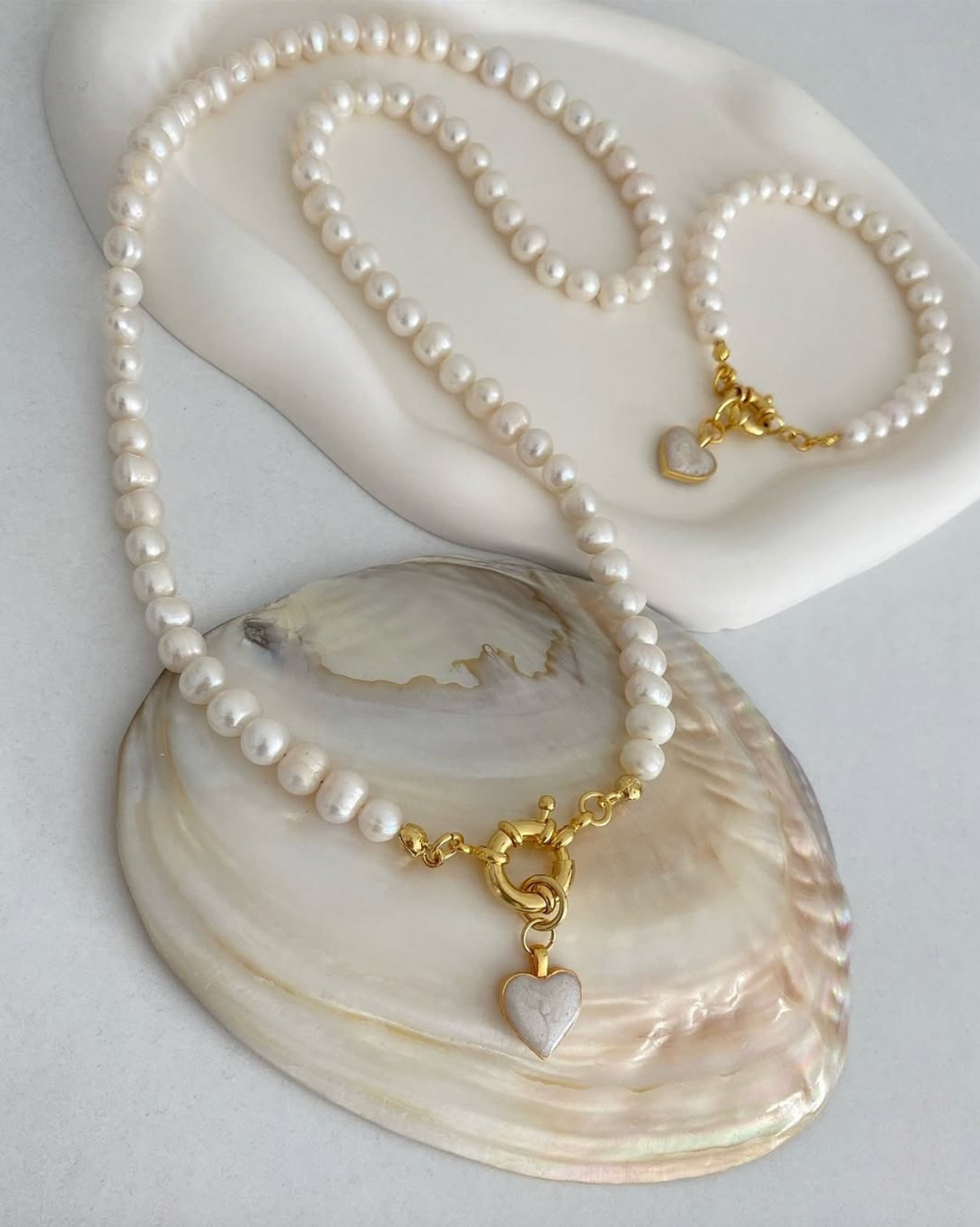 Freshwater Pearl Necklace & Bracelet Set with Gold Heart Charm – Timeless Elegance Redefined