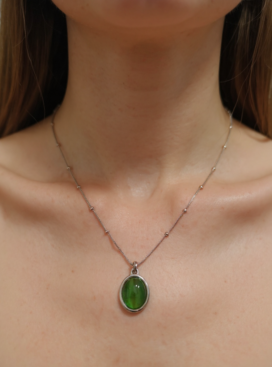 💚 Gold Teardrop Green Stone Pendant Necklace – Minimalist Elegance