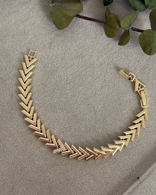 Vera Chevron Bracelet – Sculptural Gold Elegance with Crystal Accent