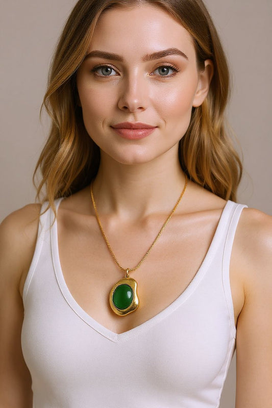 Green Stone Abstract Pendant Necklace – 18K Gold-Plated Minimalist Elegance