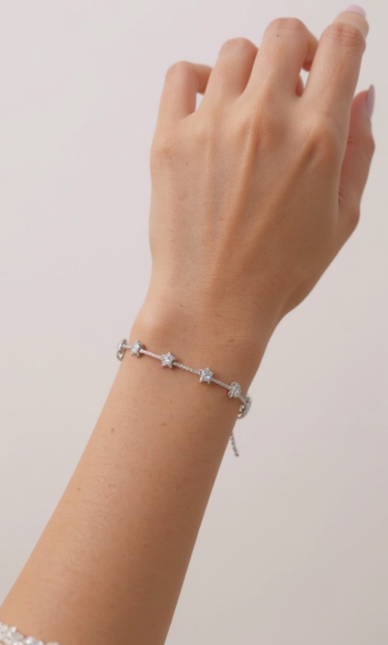 Silver Star Charm Bracelet – Dainty Elegance with a Celestial Touch